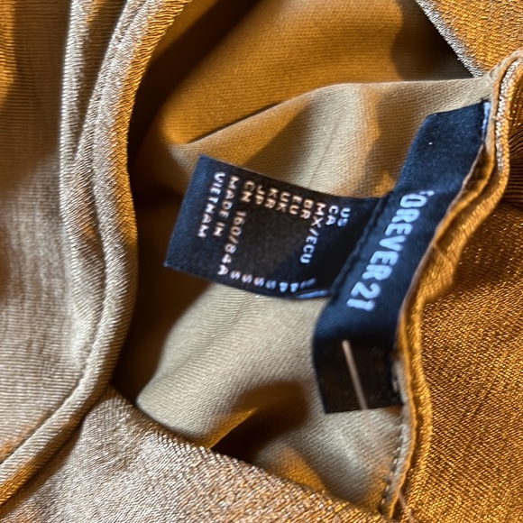 Halter maxi dress with chain details and slit - Picture 7 of 9